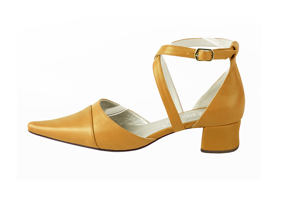 Mustard yellow women's open side shoes, with crossed straps. Pointed toe. Low flare heels. Profile view - Florence KOOIJMAN